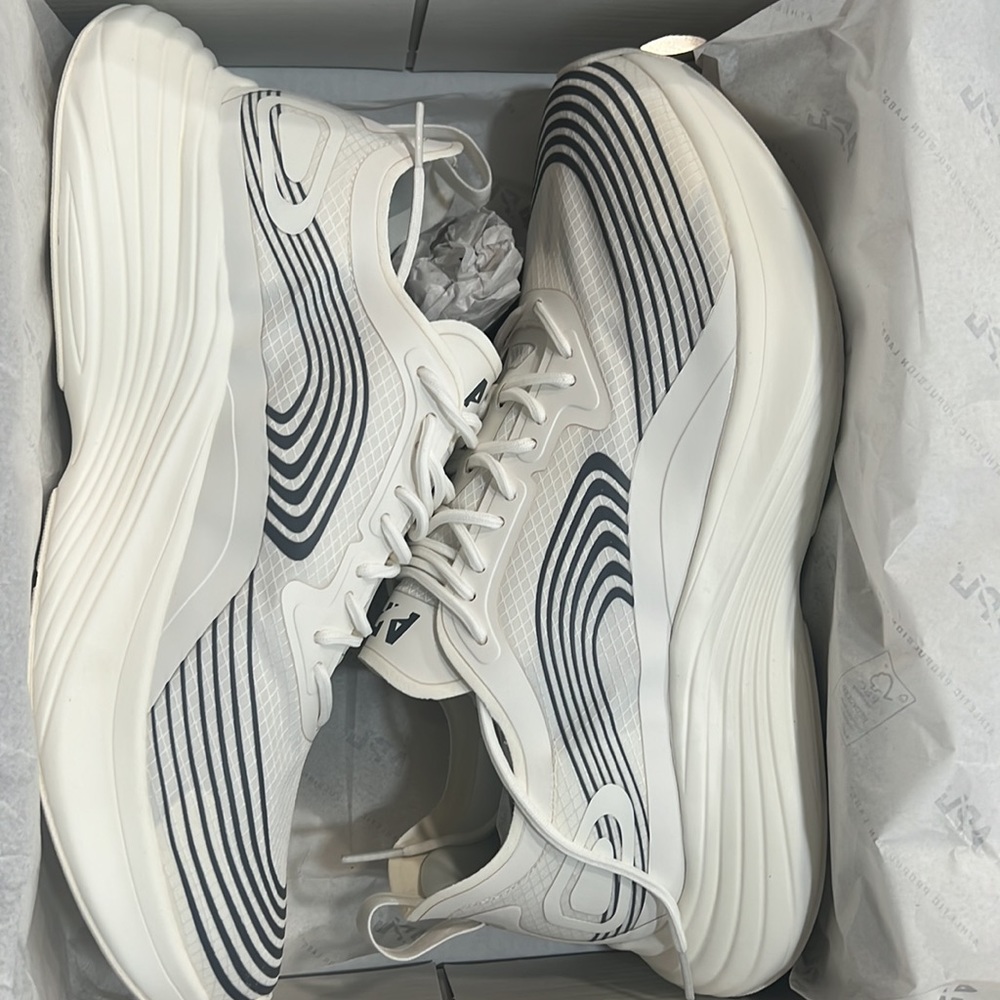 APL Men’s Streamline IVORY/SMOKE size US 10.5